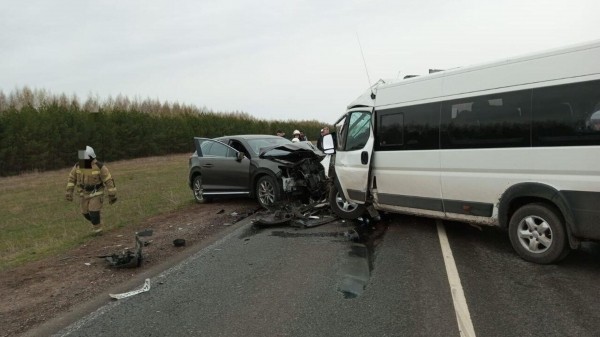 Число пострадавших при столкновении иномарки с автобусом в Башкирии увеличилось до 11 Число пострадавших при столкновении иномарки с автобусом в Башкирии увеличилось до 11