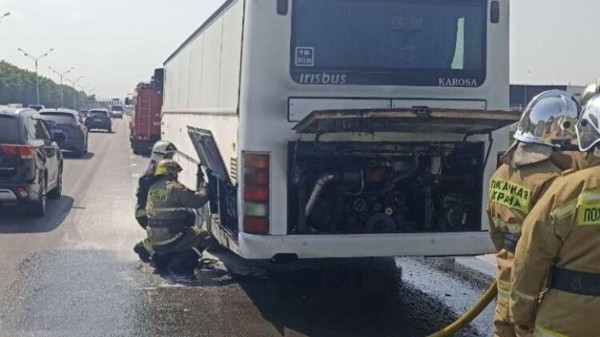 Прокуратура: загоревшийся на Оренбургском тракте под Уфой автобус вез детей в лагерь