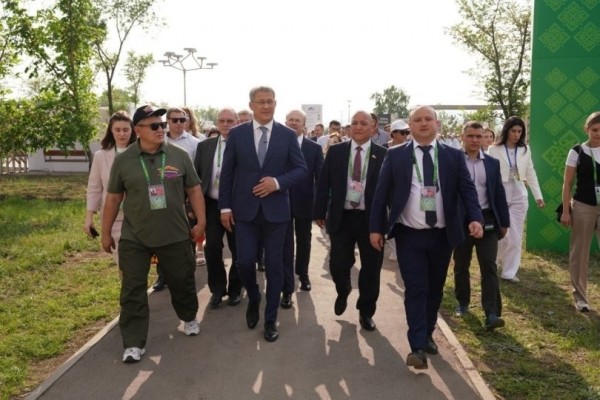 Радий Хабиров посетил экопарк в Сибае