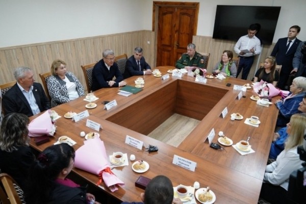 Радий Хабиров встретился с семьями погибших участников СВО Радий Хабиров встретился с семьями погибших участников СВО