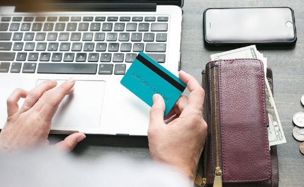 
                    Уфимцы тратят онлайн почти четверть расходов на покупки по карте

                