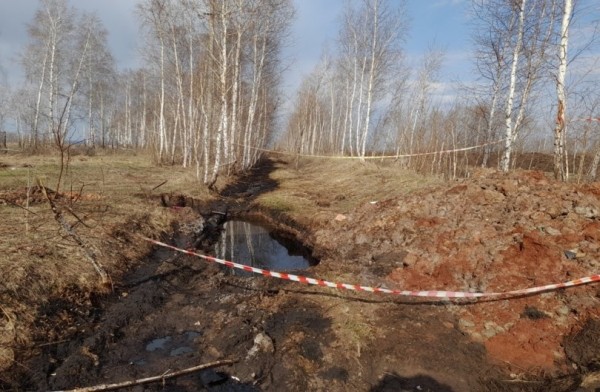 В Башкирии разлив нефтепродуктов привел к загрязнению почвы