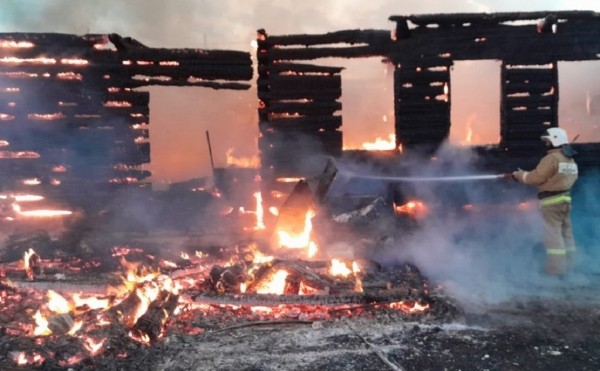 
                    В Башкирии возбудили дело после гибели четырех человек при пожаре

                