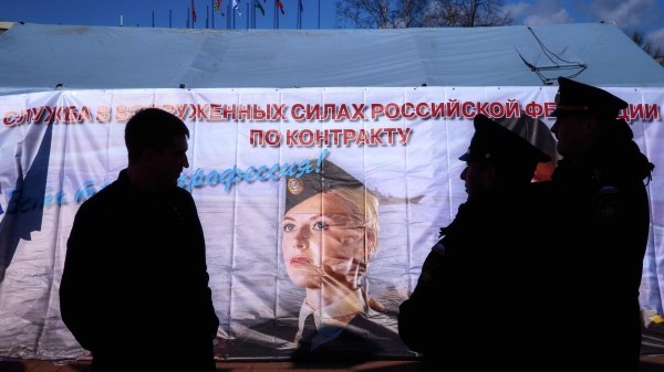 Минобороны: в России значительно увеличилось число желающих служить по контракту