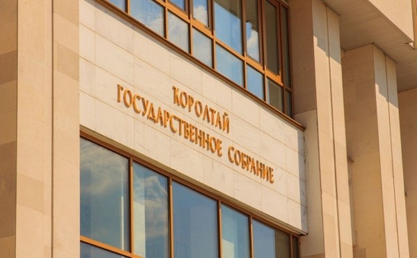 Башкирия предлагает обязать заверять договоры дарения у нотариусов
                 
                    Башкирия предлагает обязать заверять договоры дарения у нотариусов