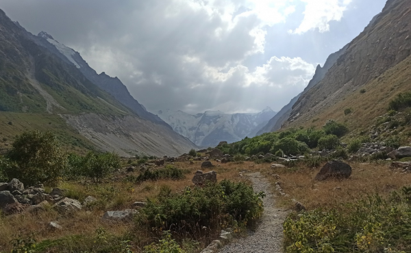
                    Одной из вершин Главного Кавказского хребта присвоили имя Мустая Карима

                