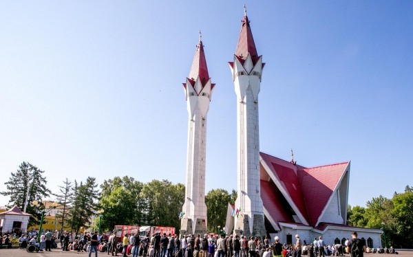 
                    В Уфе празднуют Курбан-байрам — фоторепортаж

                