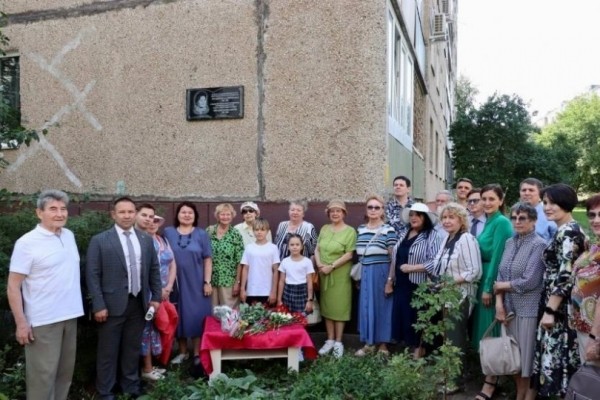 В Уфе открыли табличку отличнику