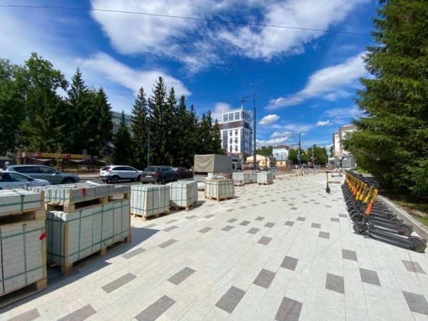 В Уфе продолжается обновление тротуаров на улице Ленина В Уфе продолжается обновление тротуаров на улице Ленина