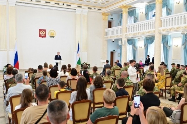 В Уфе участникам СВО вручили ордена и медали генерала Шаймуратова В Уфе участникам СВО вручили ордена и медали генерала Шаймуратова