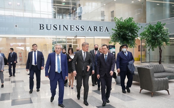 
                    Ряд совместных проектов Башкирии и Казахстана приостановили из-за санкций

                