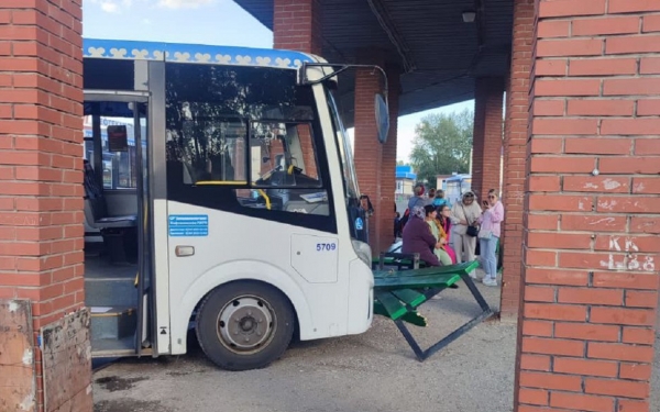 В Башкирии автобус сбил 5 человек, пытаясь избежать наезда на пешехода
В Башкирии автобус сбил 5 человек, пытаясь избежать наезда на пешехода