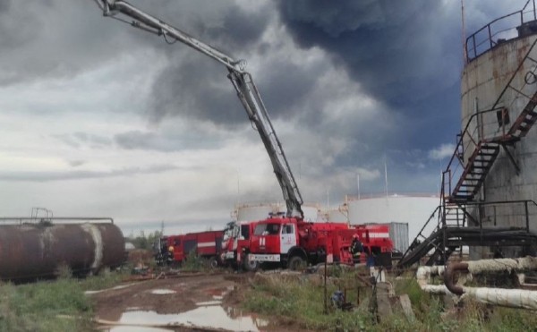 
                    В промзоне в Салавате горит мазутная яма на площади 300 &laquo;квадратов&raquo;

                