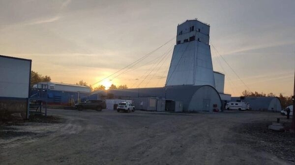 В Башкирии трое рабочих упали с высоты в шахте, двоих госпитализировали