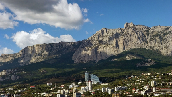 Названы самые популярные российские поселки для недорогого отдыха в мае