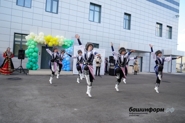 В Стерлитамаке ко Дню города открыли операционный офис Сбербанка В Стерлитамаке ко Дню города открыли операционный офис Сбербанка