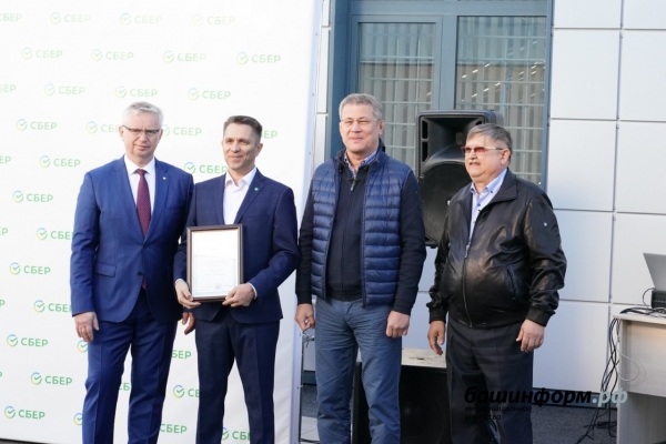 В Стерлитамаке ко Дню города открыли операционный офис Сбербанка В Стерлитамаке ко Дню города открыли операционный офис Сбербанка