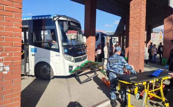 
                    Бастрыкин затребовал доклад после аварии с автобусом в Нефтекамске

                