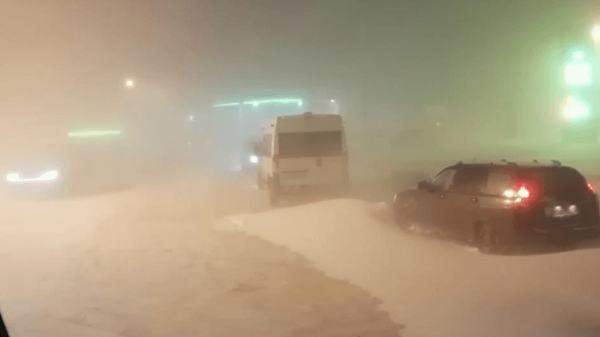 В Туймазинском районе Башкирии 33 автомобиля застряли на трассе М-5 из-за сильной метели
