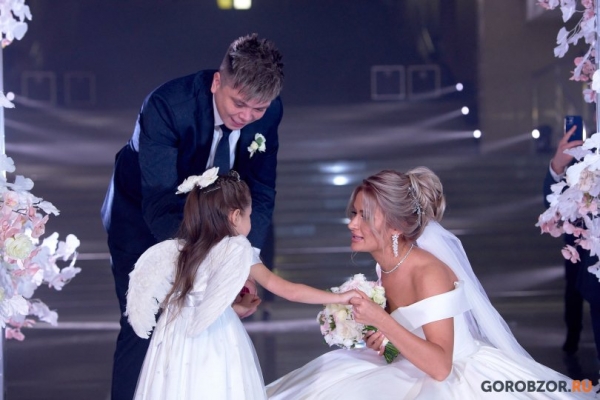 Известно, куда отправился в отпуск Элвин Грей вместе с женой 