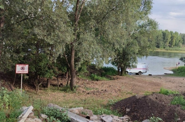 В Башкирии трое детей пытались перейти реку Юрюзань В Башкирии трое детей пытались перейти реку Юрюзань