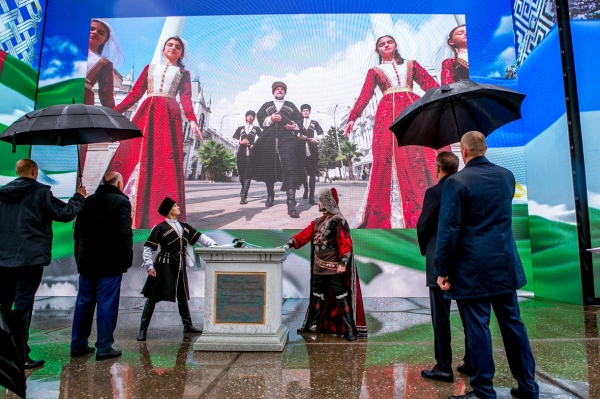 
                    В Уфе заложили камень в основу копии сухумской колоннады на набережной

                